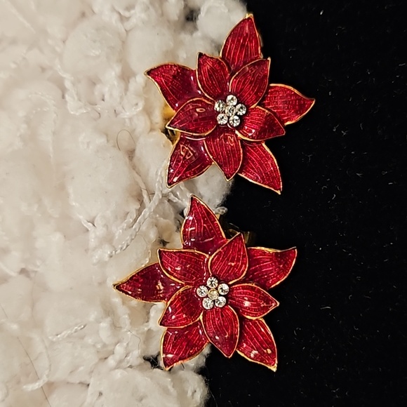 Vintage Poinsettia Earrings - Picture 2 of 9